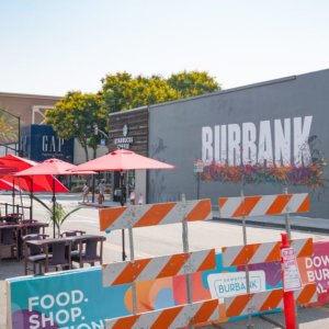 Los Angeles Mayor Extends Sidewalk, Parking Lot Dining Program Until End of 2020