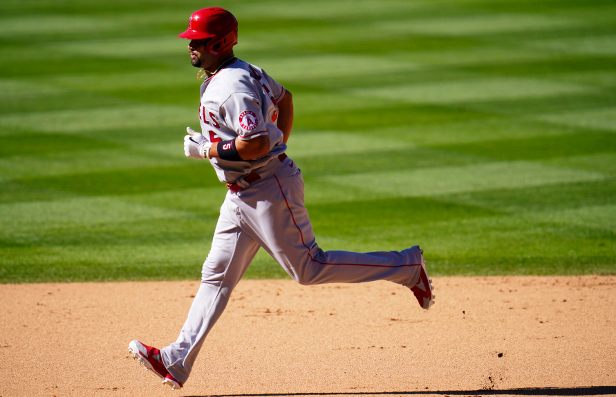 Albert Pujols equals Willie Mays on all-time HR list, helps Angels to victory