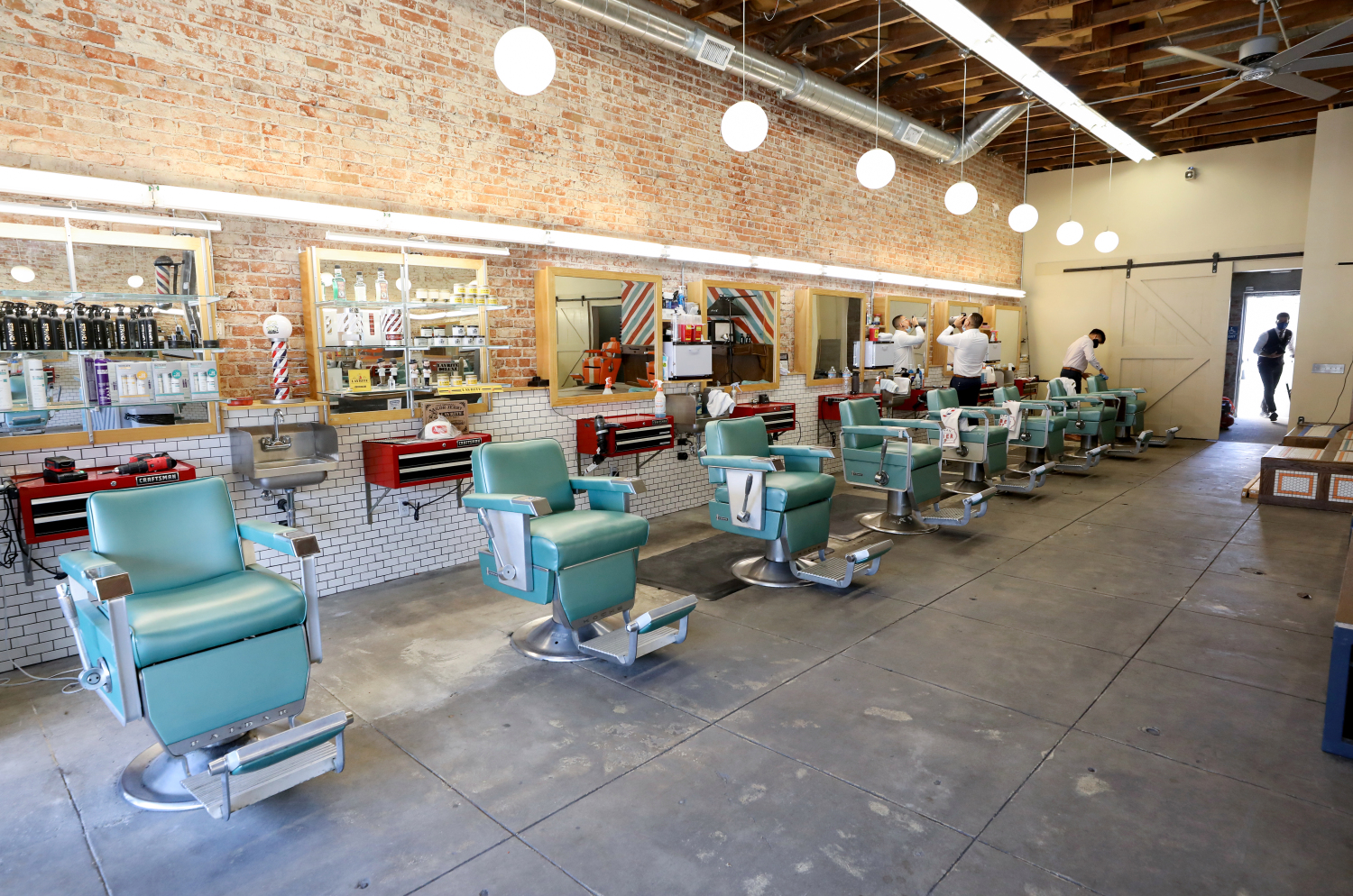 LA County Barbershops, Indoor Shopping Centers To Remain Closed Despite New State Guidelines