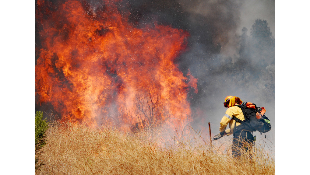 Crews battle 2 fires in the San Fernando Valley amid record heat
