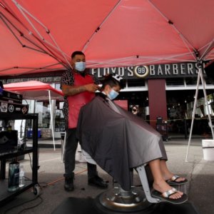 Coronavirus-triggered indoor ban angers Valley salons, but only a few are moving outside