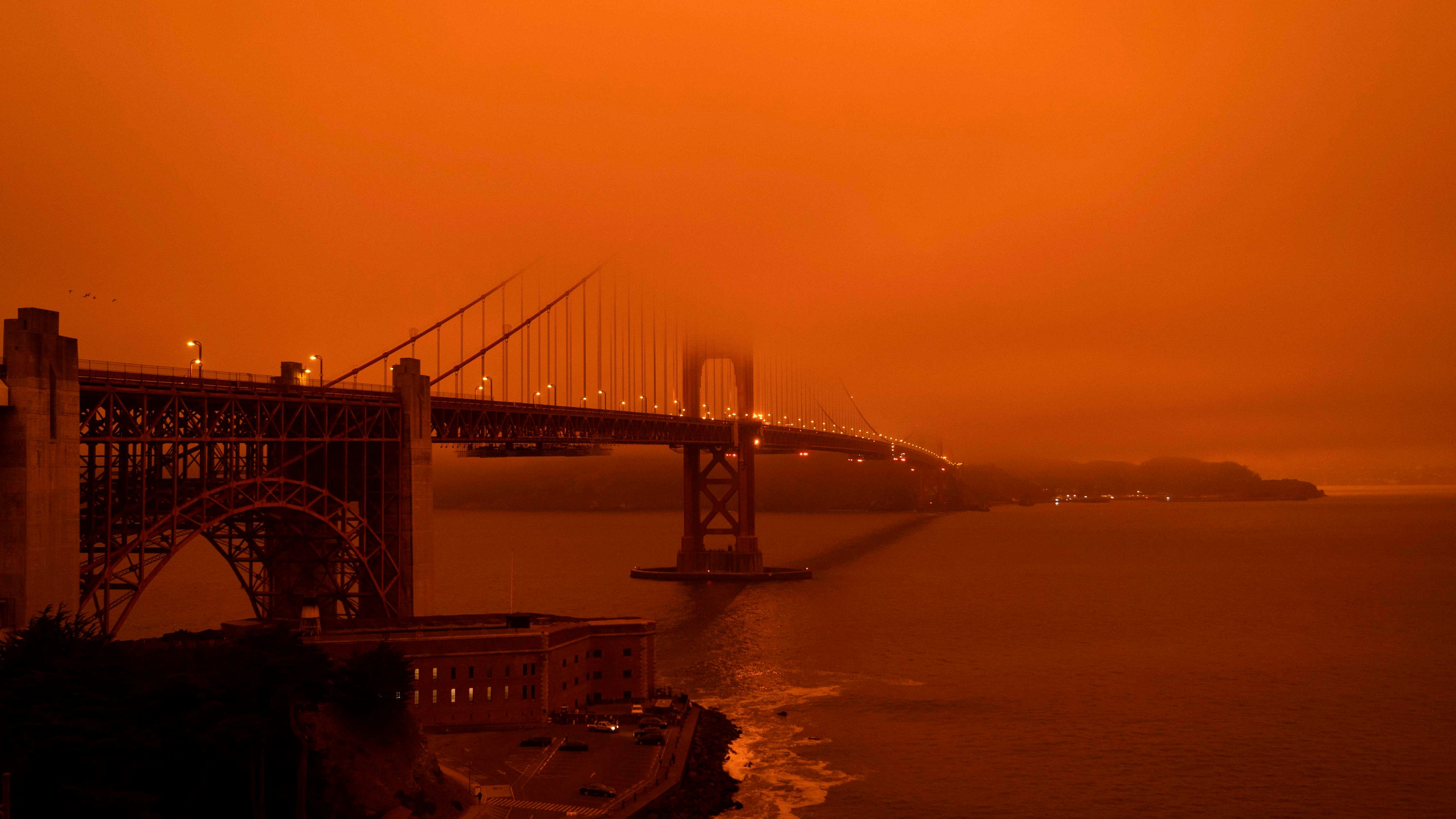 COVID and wildfire smoke put twindemic pressure on California, West Coast college students