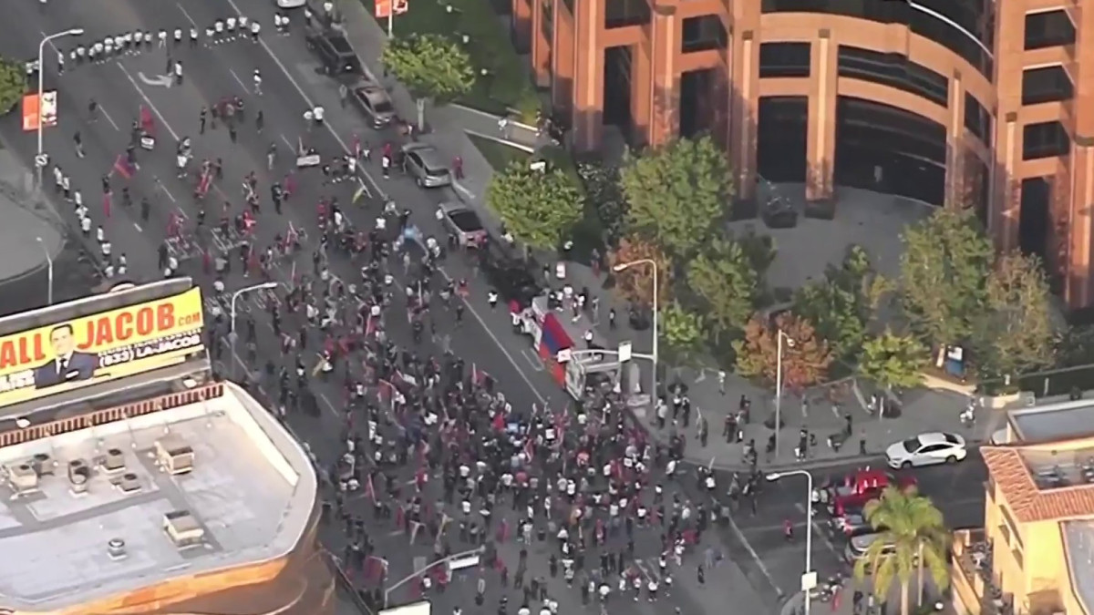 More than 1,000 Armenian-Americans Protest Conflict Outside Azerbaijan Consulate