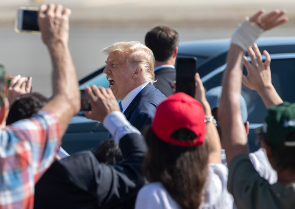Trump lands in California for fundraiser with tech mogul; critics, supporters rally nearby