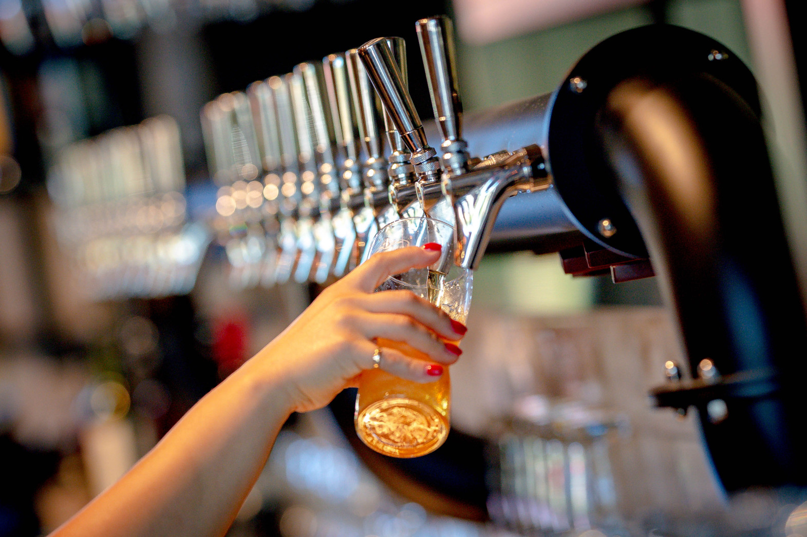 LA County eases coronavirus rules, allows breweries and wineries to open with food