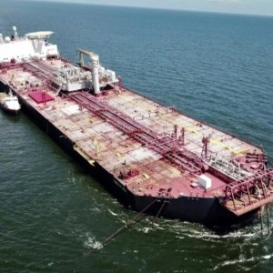 Tilting Venezuela Oil Tanker Threatens 'Environmental Catastrophe'