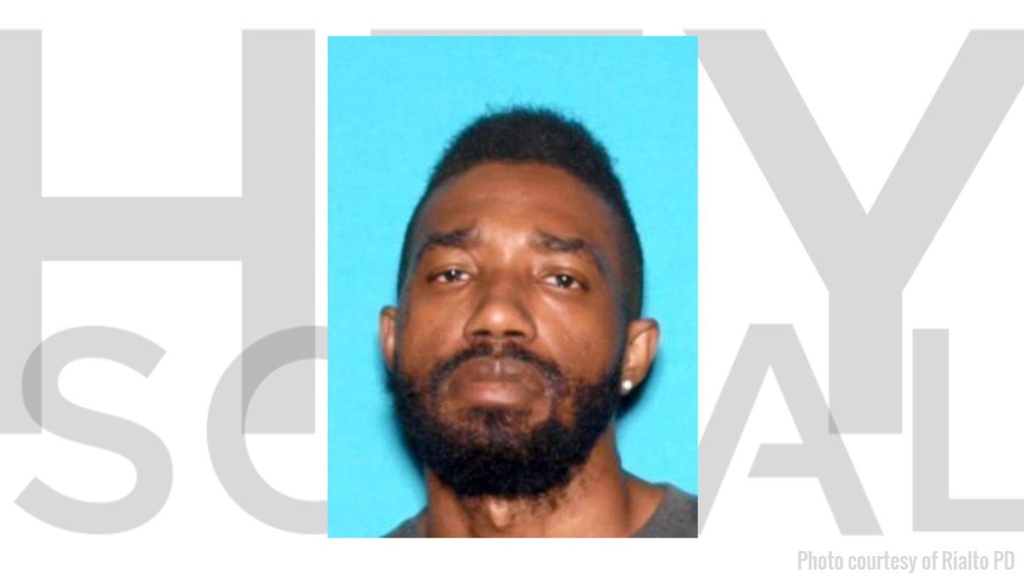 Curtiss Booker Jr - wanted by Rialto PD