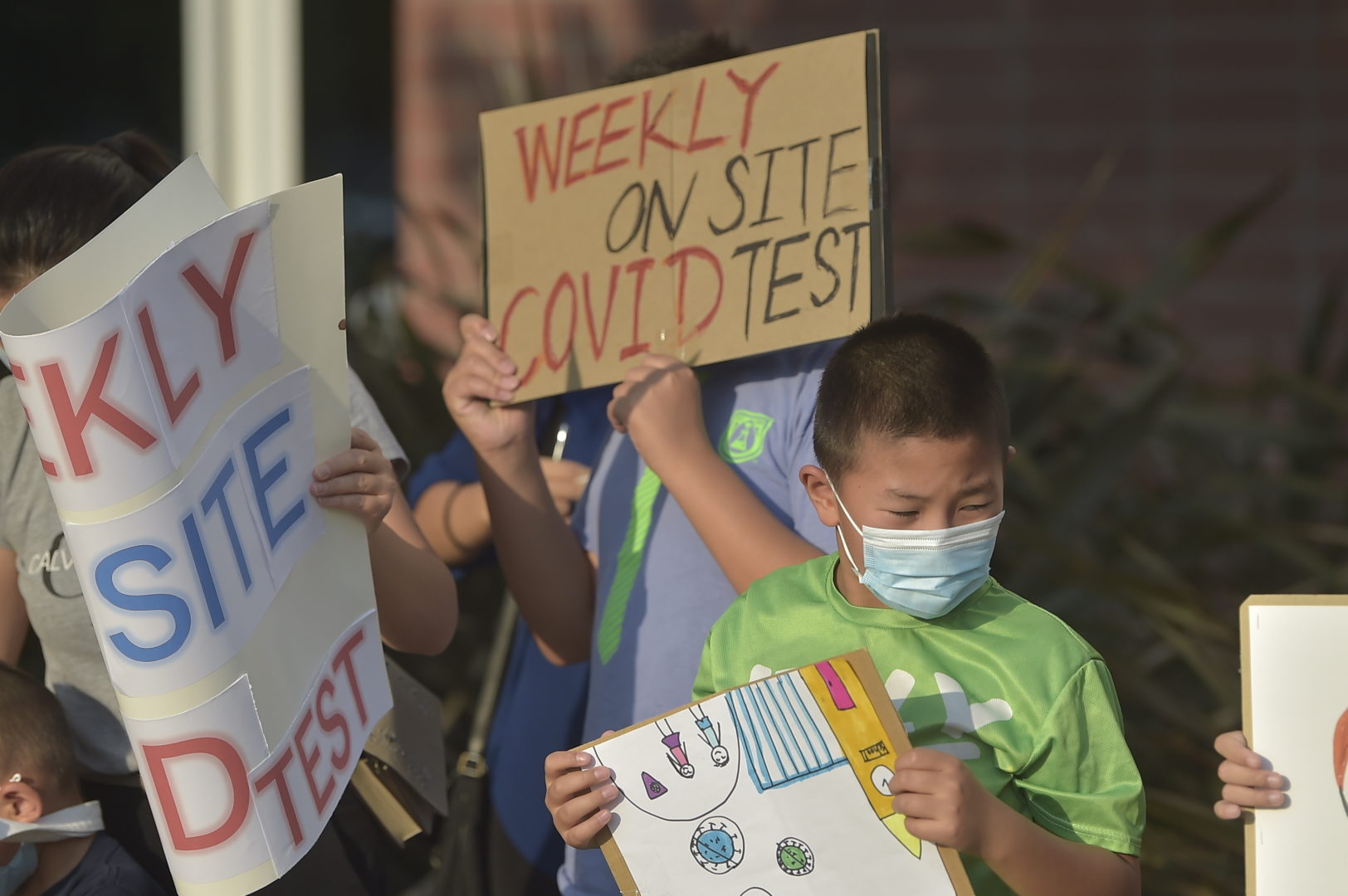 AUSD parents protest COVID-19 precautions