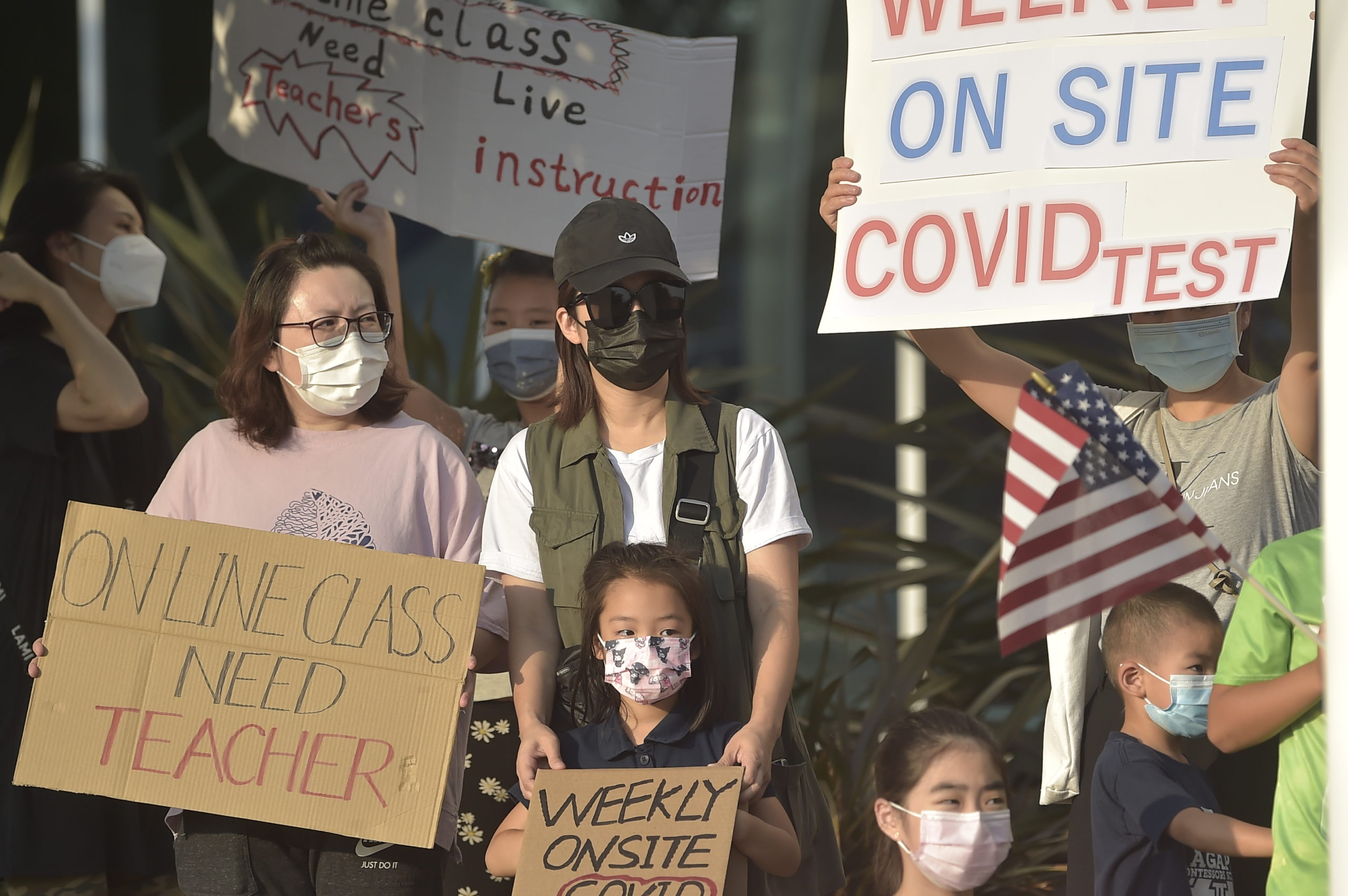 Arcadia parents protest COVID-19 precautions