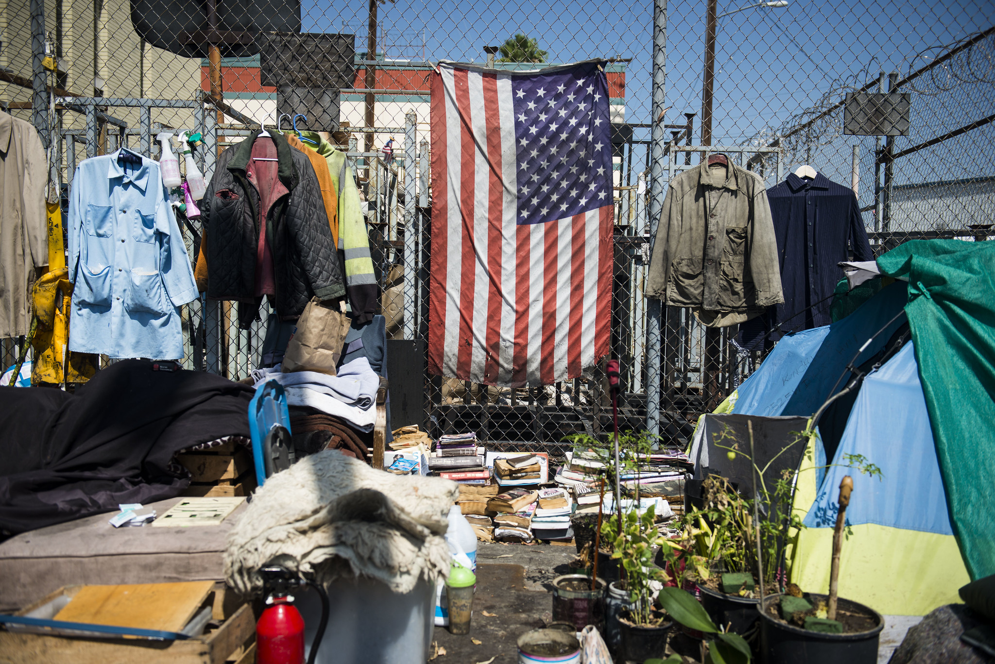 寻求为洛杉矶无家可归的退伍军人提供住房的诉讼案逐渐进入审判阶段