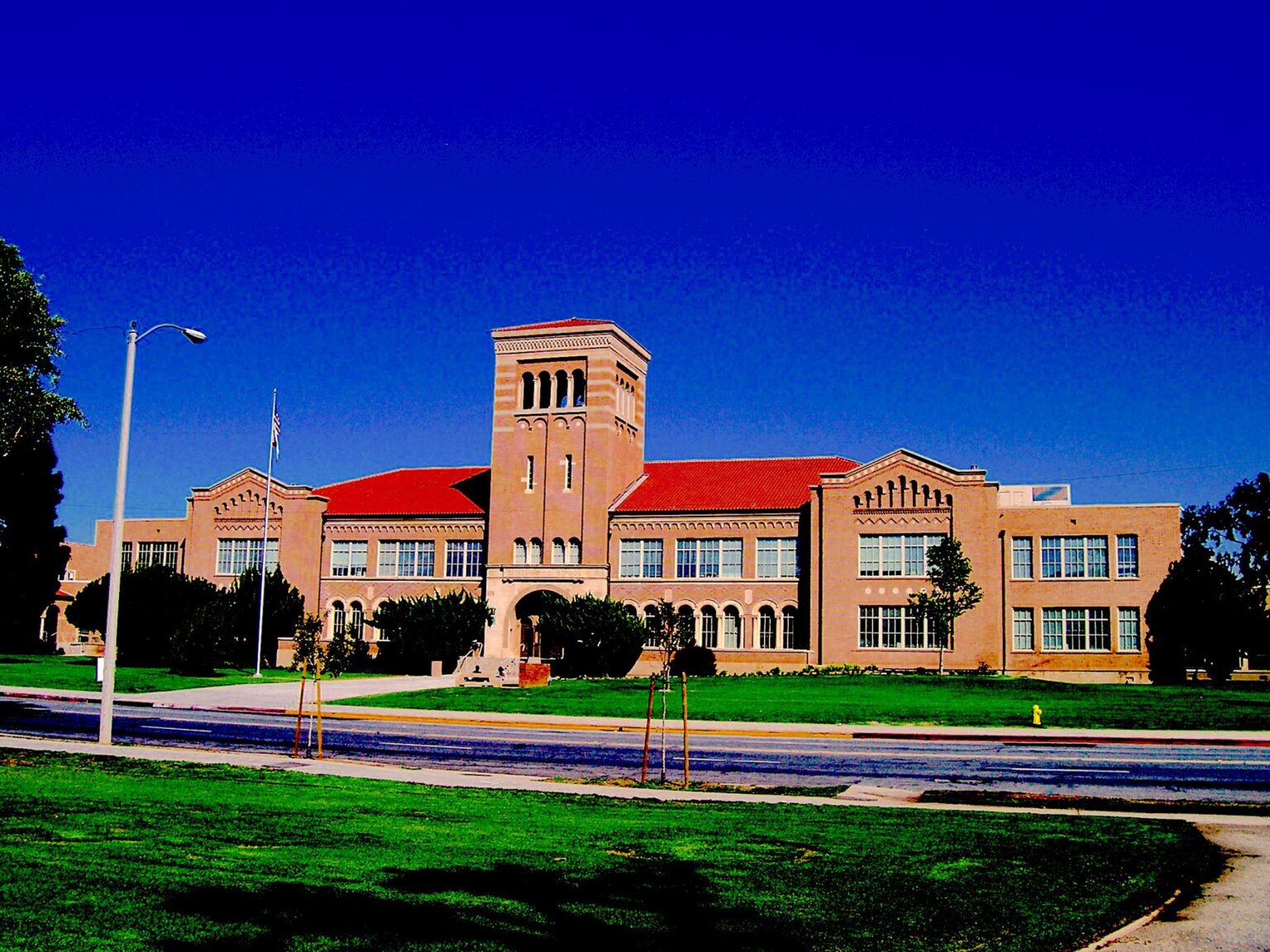 El Segundo High School closed due to report of weapon on campus