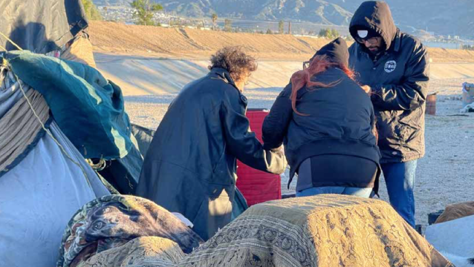 Volunteers speak with an individual experiencing homelessness during the 2024 Point-in-Time Count.