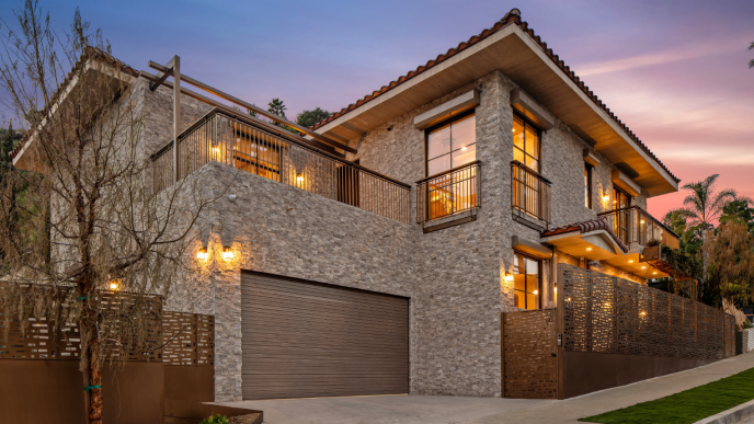 Versa Villa in Pacific Palisades has fire-resistant building concepts.