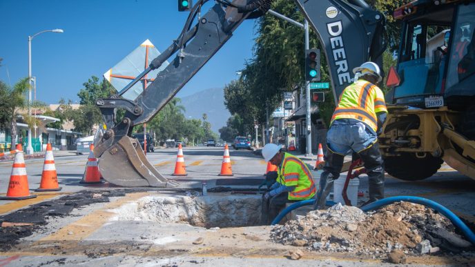 A PWP crew opens the street to replace a water main on Oak Knoll Avenue.