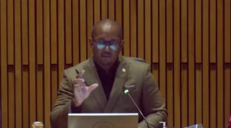 Mayor Rex Richardson opens the public hearing prior the City Council's approval of the 2027 budget.
