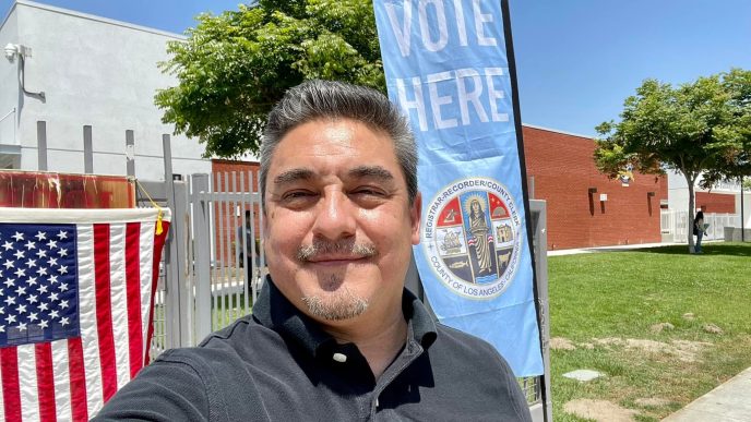 Councilman Martin Herrera campaigns in 2022.
